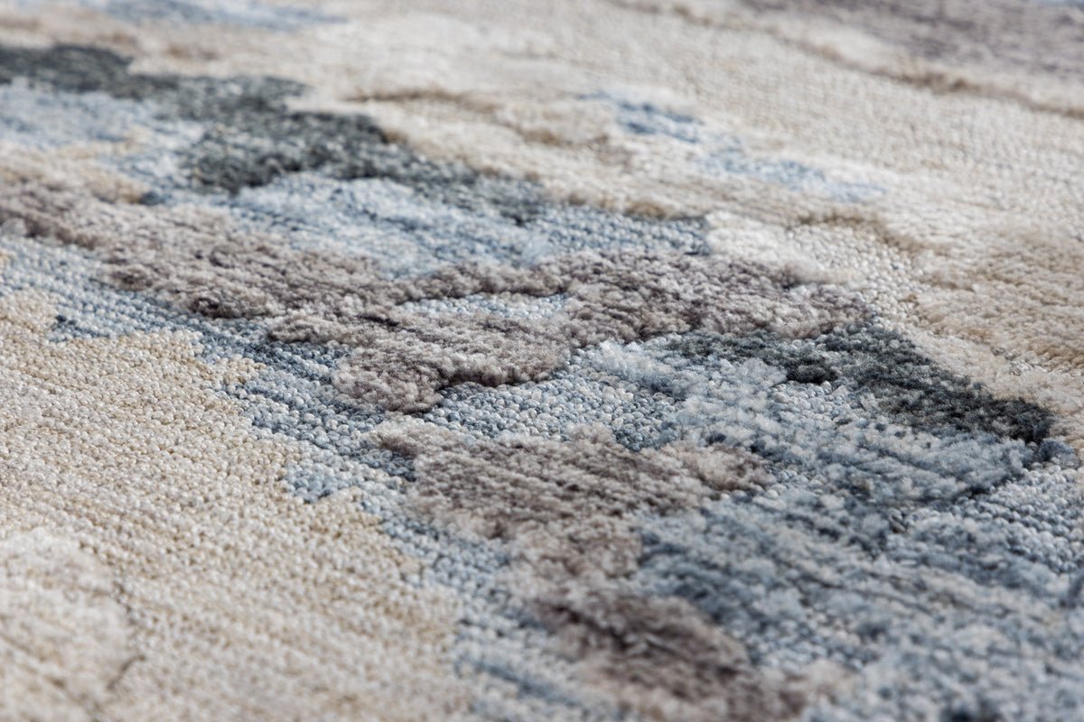 Carpet Eleni – available in two sizes made of polyester
