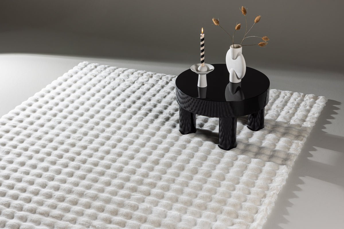 Rug Niva – in two colors made of polyester & velour leather