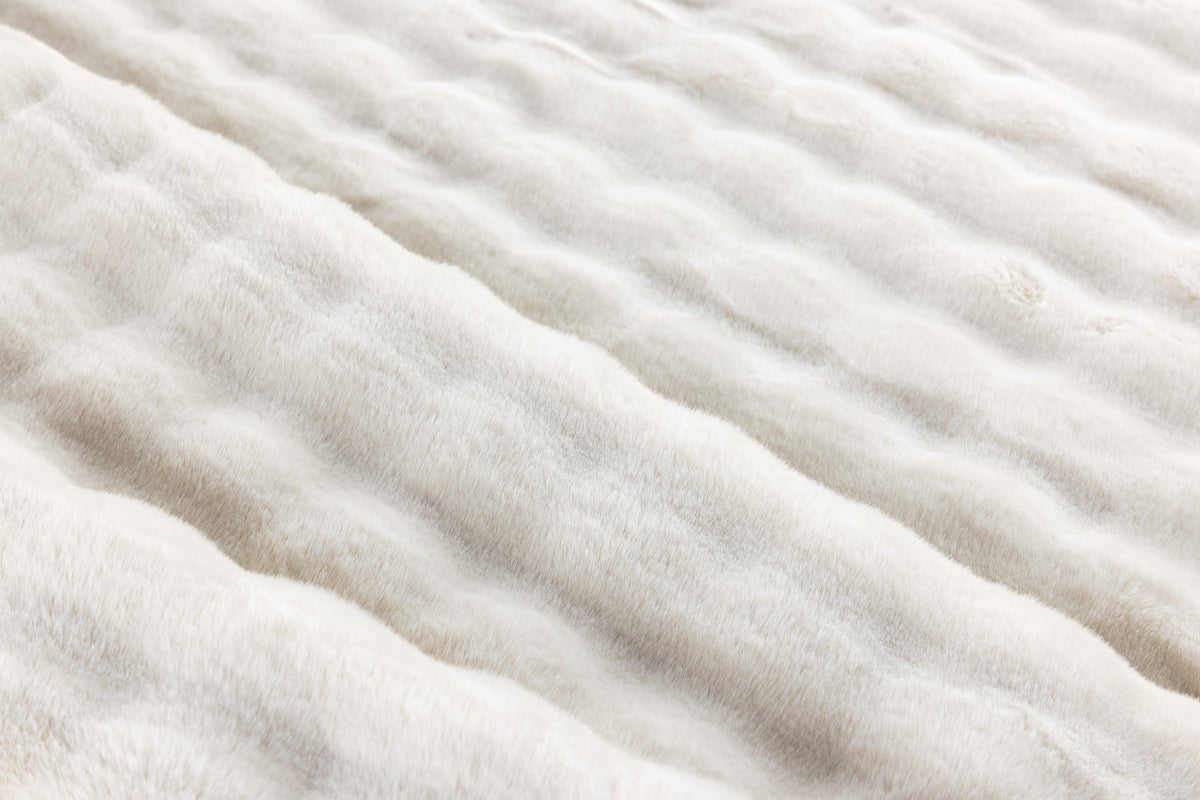 Rug Niva – in two colors made of polyester & velour leather