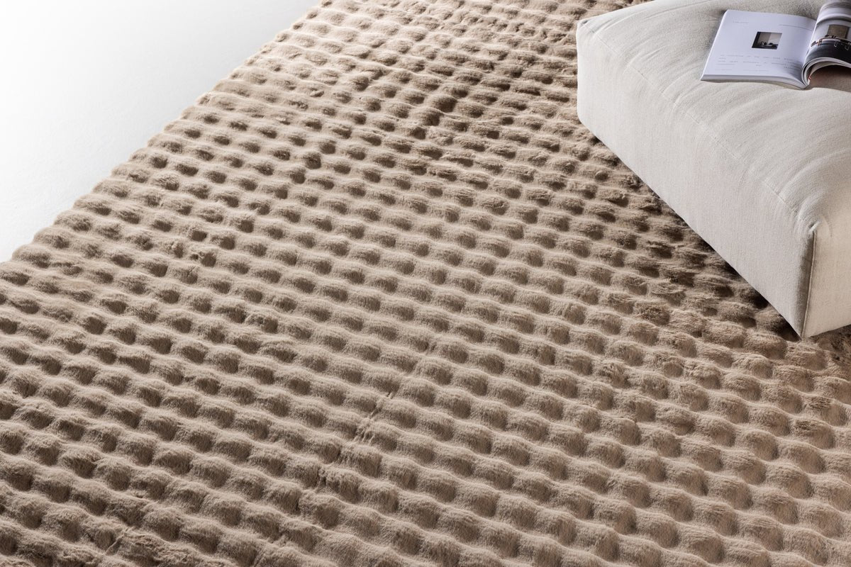 Rug Niva – in two colors made of polyester & velour leather