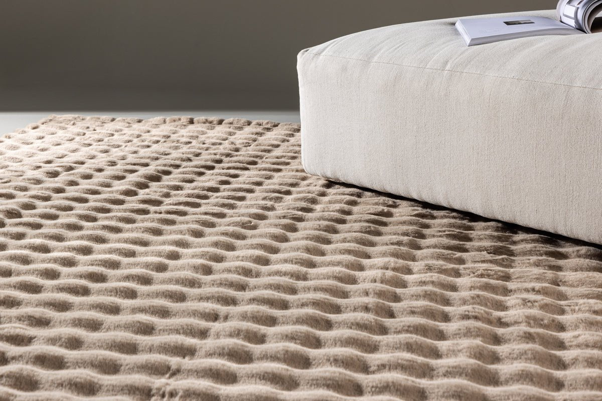 Rug Niva – in two colors made of polyester & velour leather