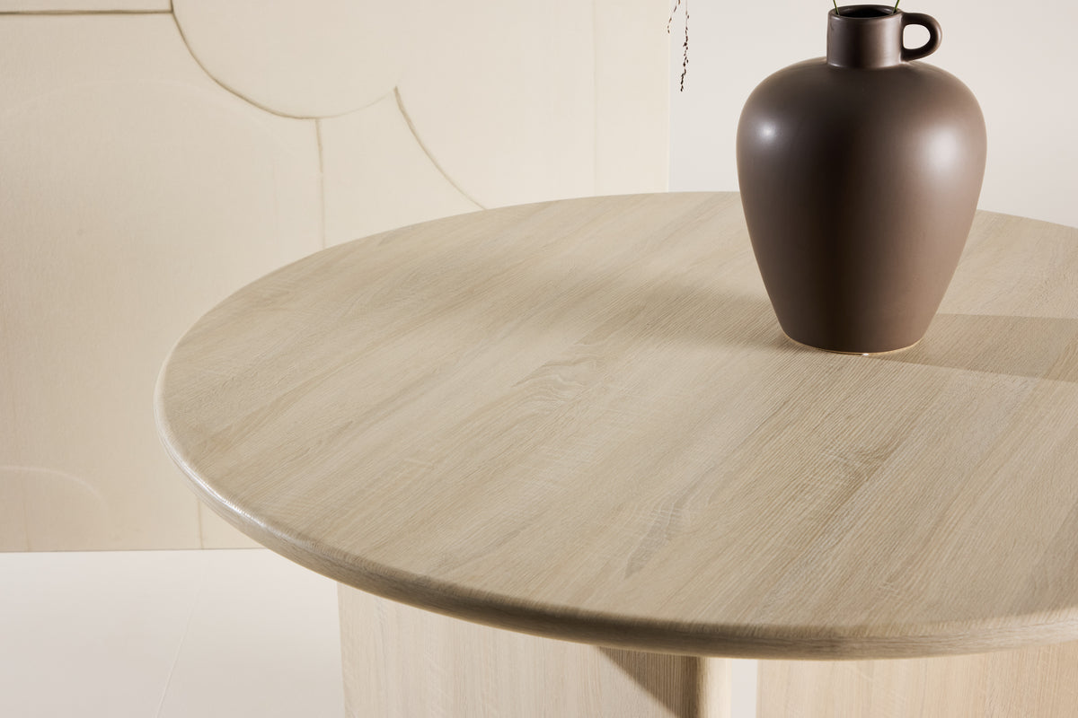 Dining Table Elara - in timeless design with everyday practicality