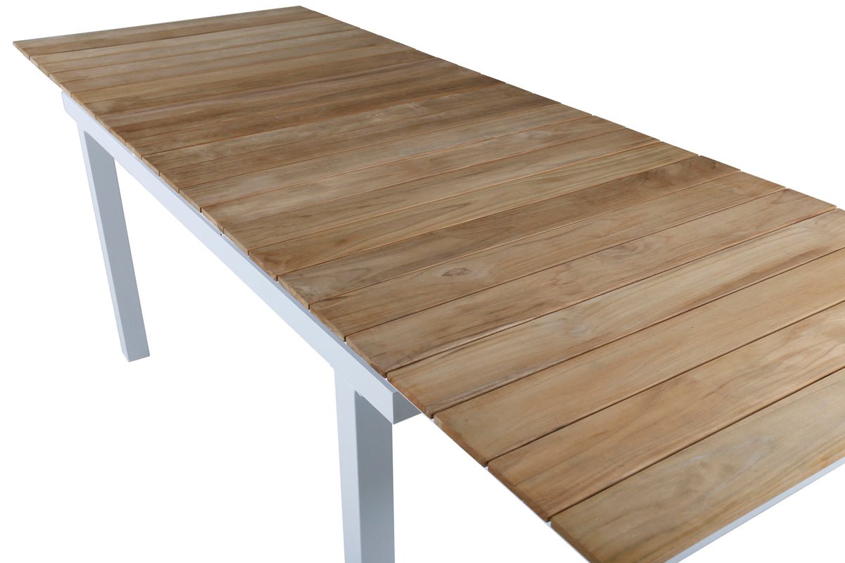 Garden table Caimana - an extendable dining table with a noble teak wood top