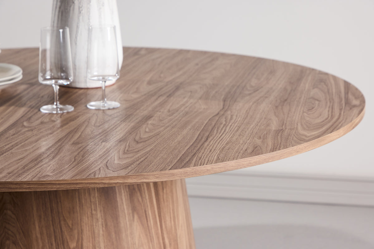 Dining Table Calma - a round dining table in Scandinavian style