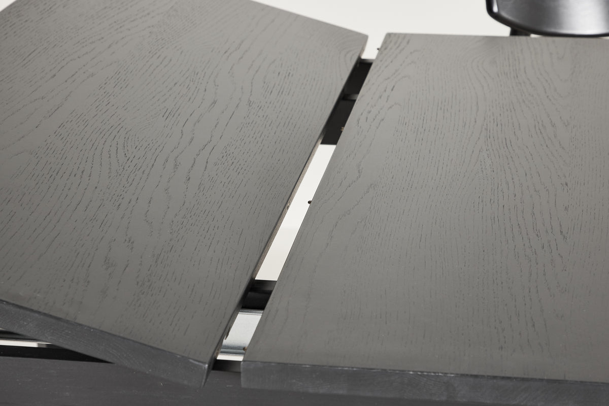 Dining table Wainui - made from sturdy oak wood