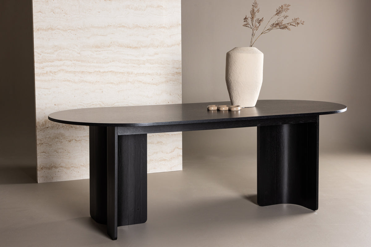 Dining Table Alura - in harmonious design with an elegant touch