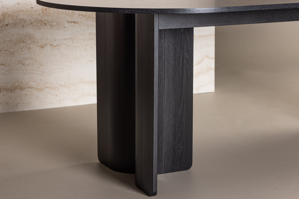Dining Table Alura - in harmonious design with an elegant touch