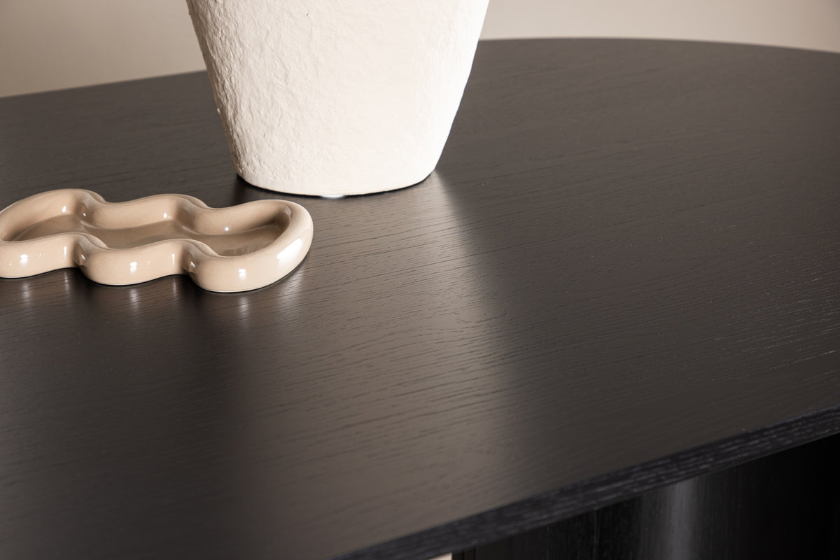 Dining Table Alura - in harmonious design with an elegant touch