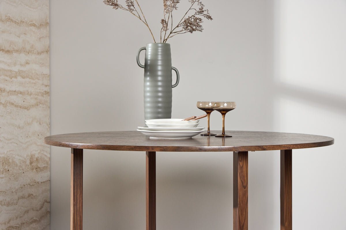 Dining table Ayani - round shape and warm walnut look