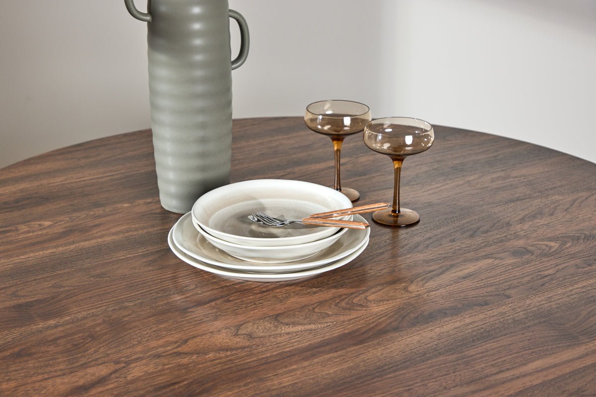 Dining table Ayani - round shape and warm walnut look