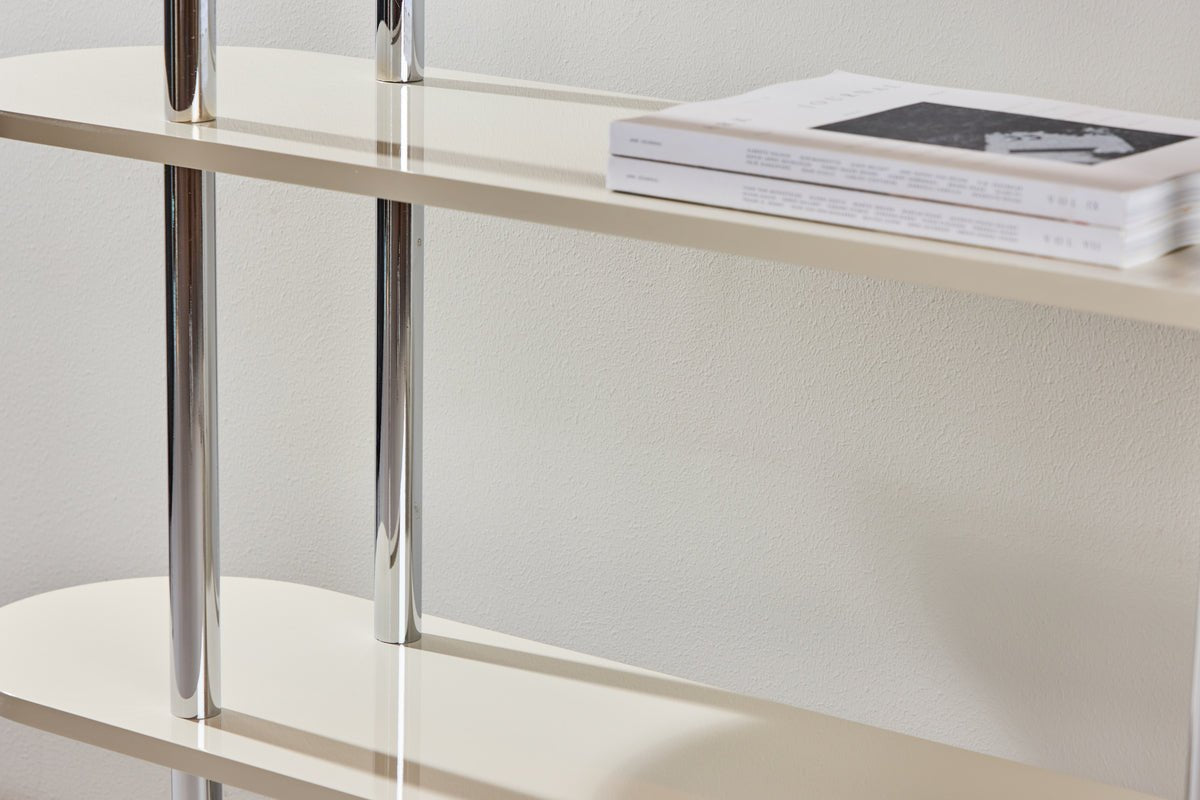 Shelf Marano – White with chrome struts in modern design