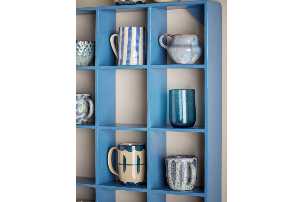 Regal Maribo – Fächerregal aus recyceltem Holz in Blau