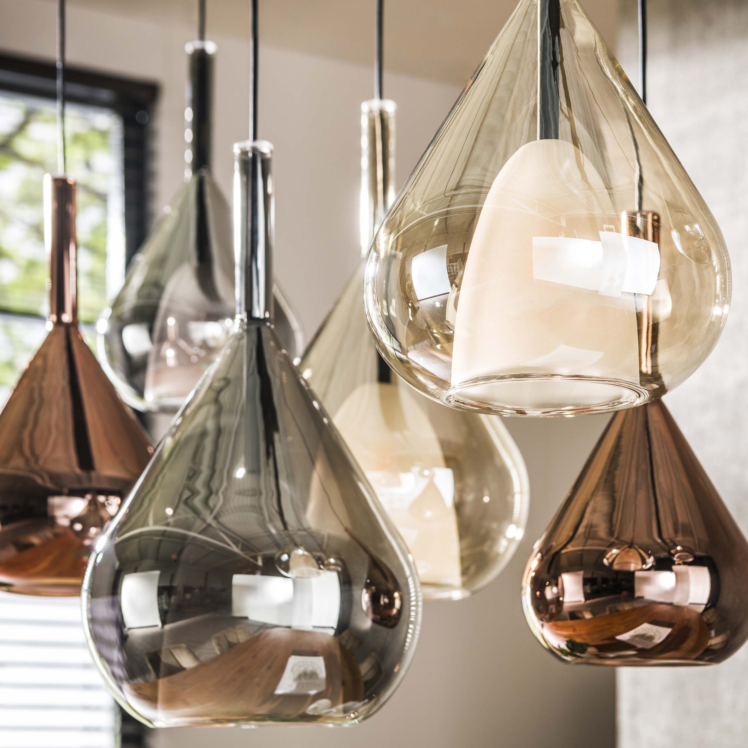 Pendant Light "Lumora" – 7 Teardrop-Shaped Glass Shades in Amber, Copper, and Chrome