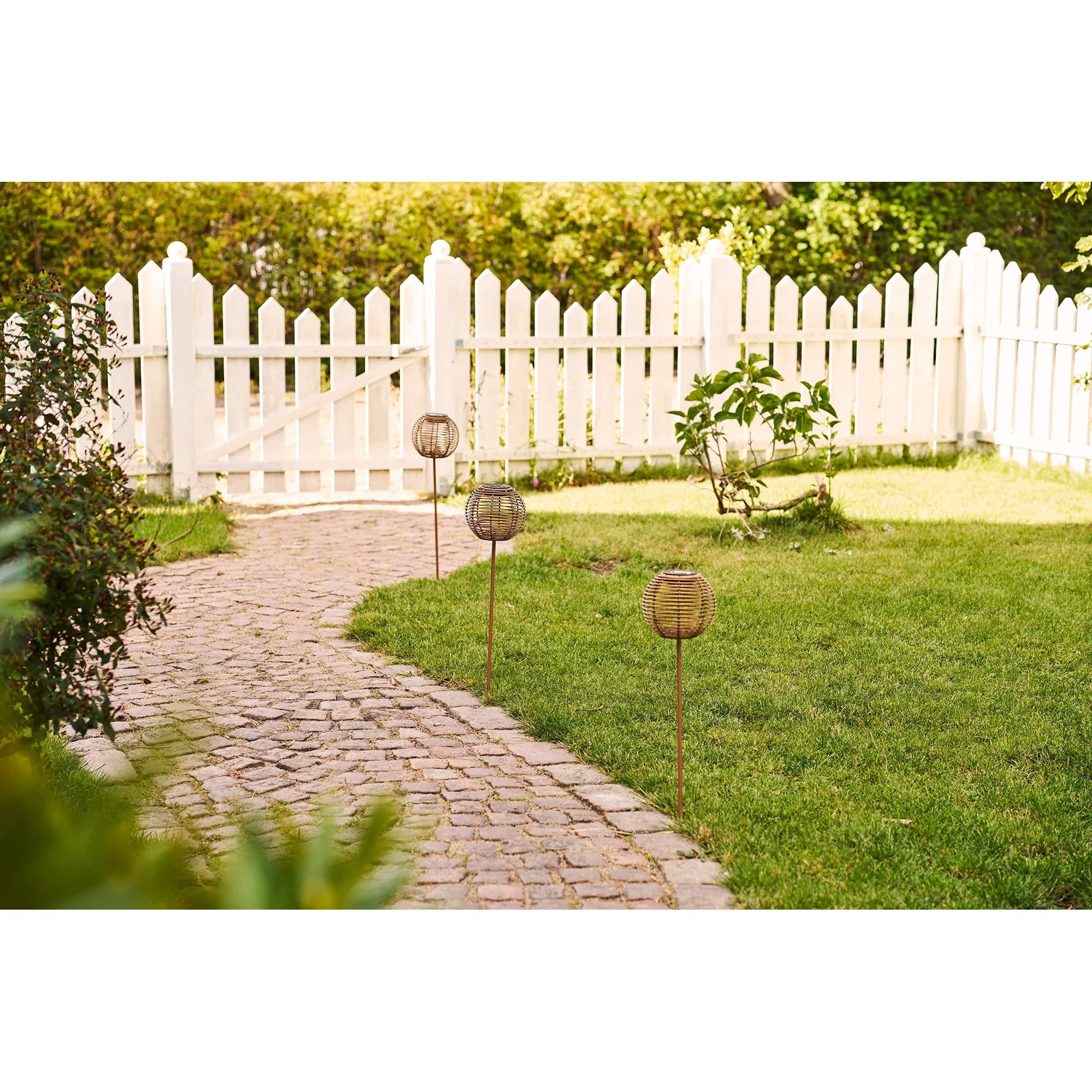 Garden solar lamp "Elmara" – weatherproof for balcony and outdoor area