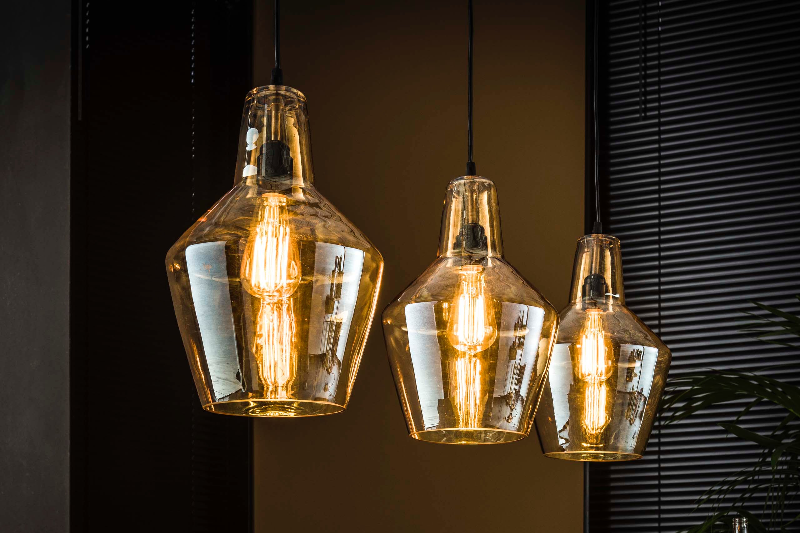 Pendelleuchte Virello – Konische Glasschirme in Alt-Silber (3-flammig)