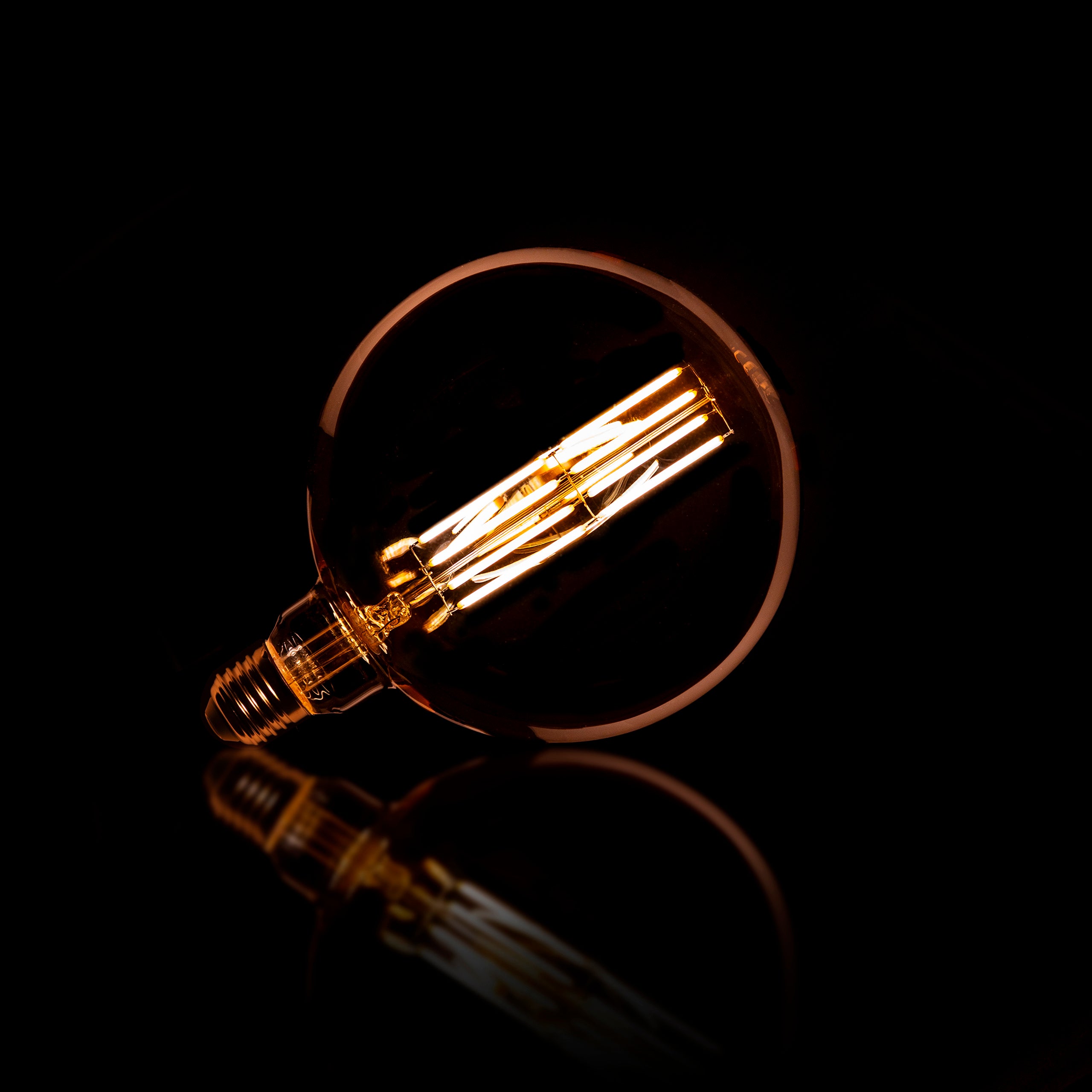 LED incandescent bulb Marty – G150-E27 with amber-colored glass