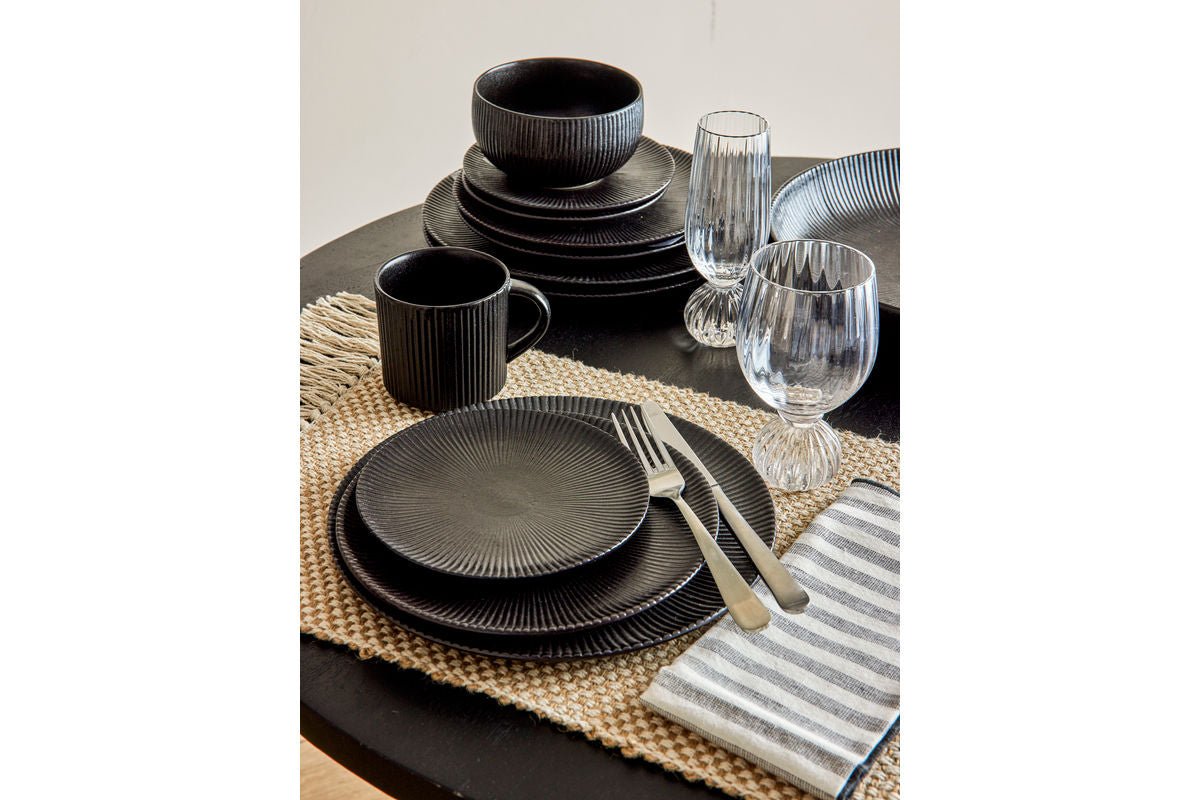 Sovio Plate – made of stoneware