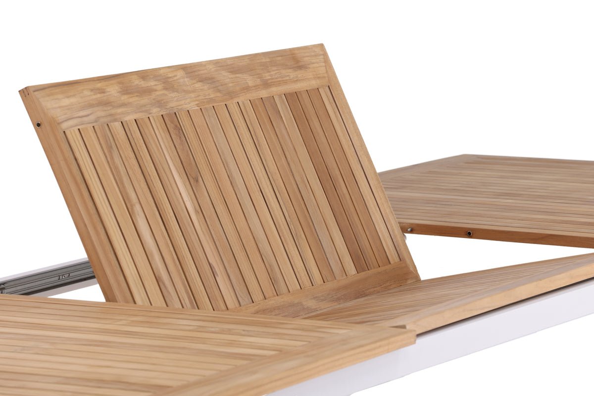 Garden table Lunea - an extendable dining table for outdoors