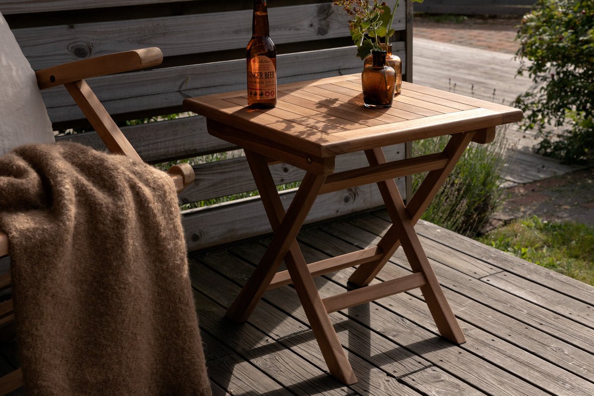 Gartentisch Lino - Quadratischer Café-Tisch aus massivem Teakholz
