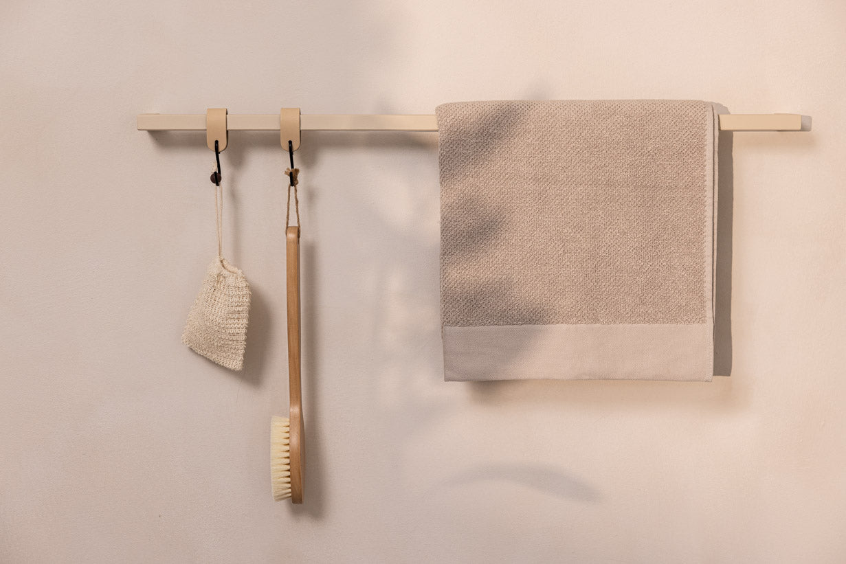 Towel holder Vana – minimalist, round or square, three widths