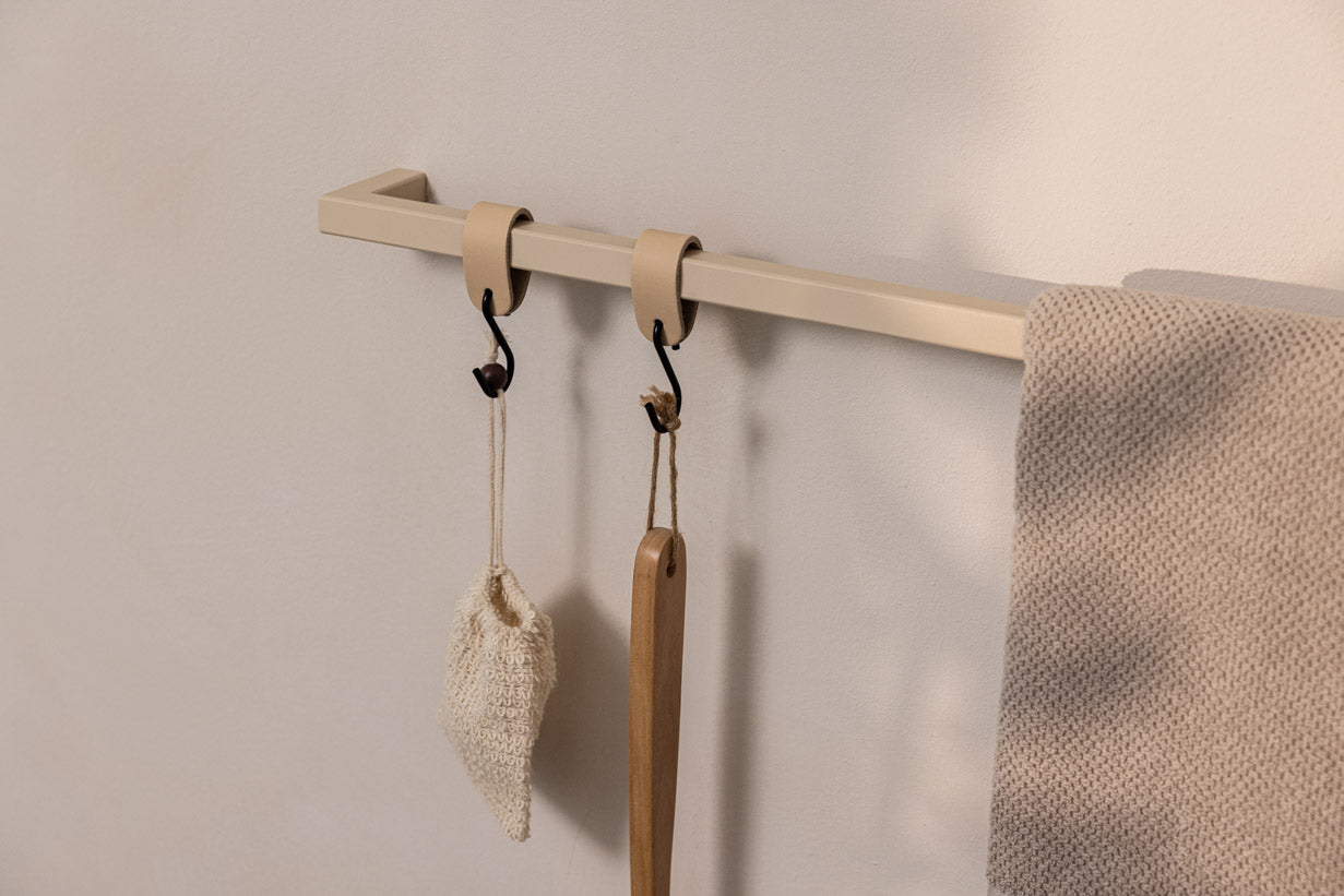 Towel holder Vana – minimalist, round or square, three widths