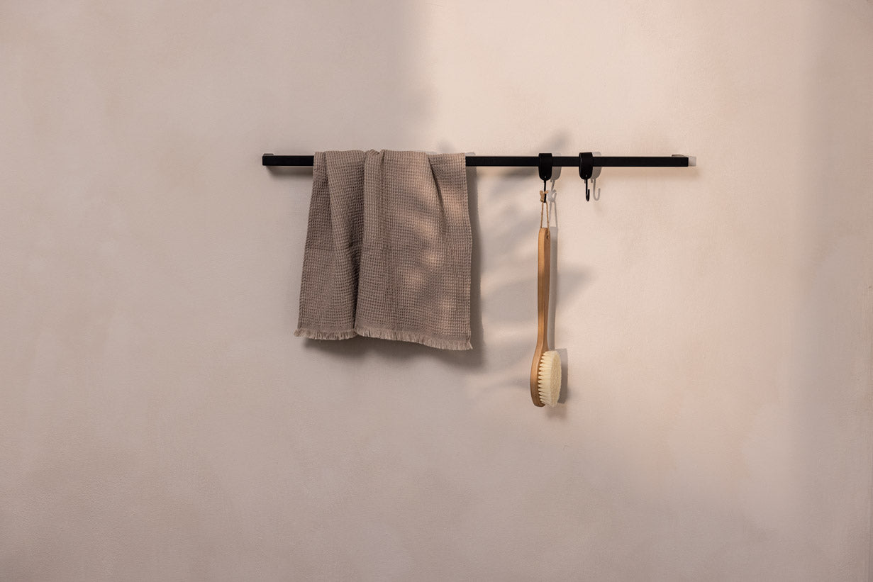 Towel holder Vana – minimalist, round or square, three widths