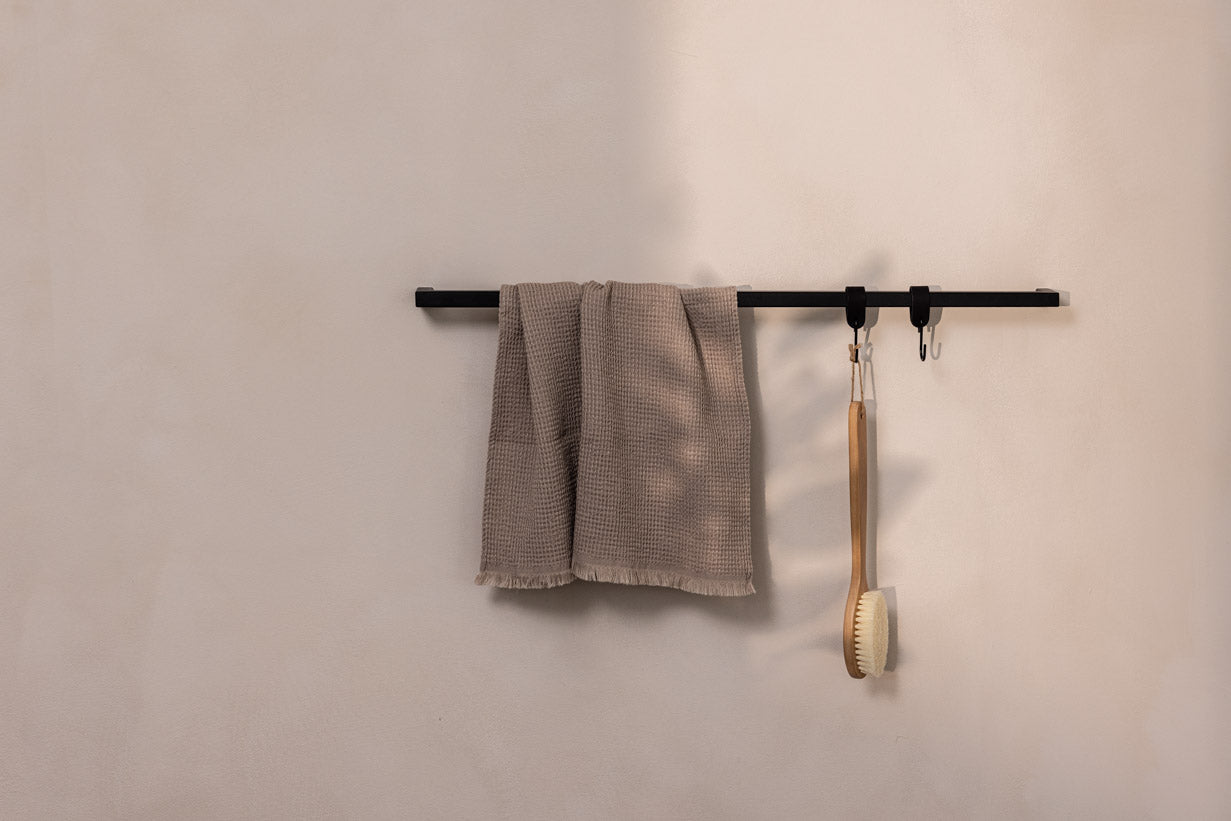 Towel holder Vana – minimalist, round or square, three widths