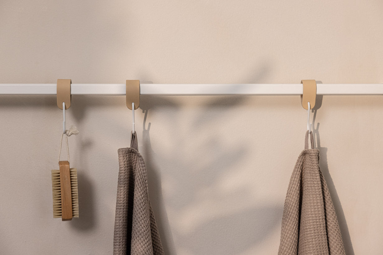 Towel holder Vana – minimalist, round or square, three widths