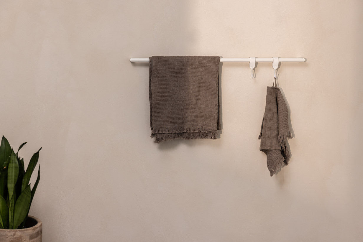 Towel holder Vana – minimalist, round or square, three widths