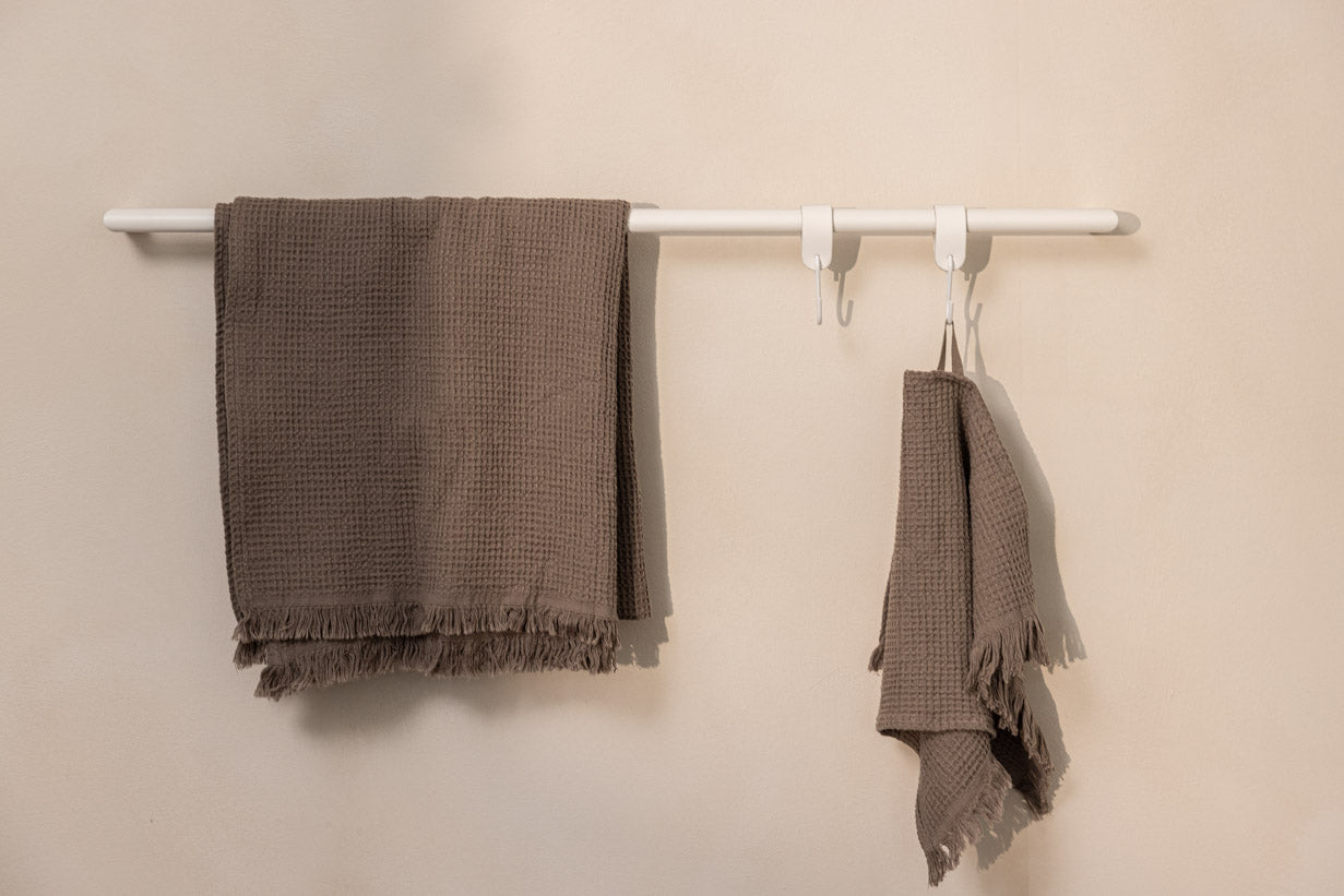 Towel holder Vana – minimalist, round or square, three widths