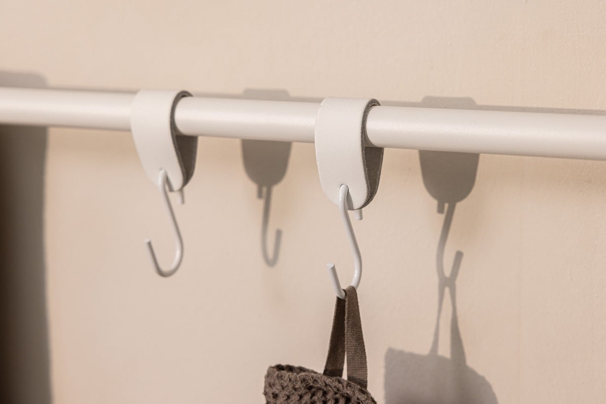 Towel holder Vana – minimalist, round or square, three widths