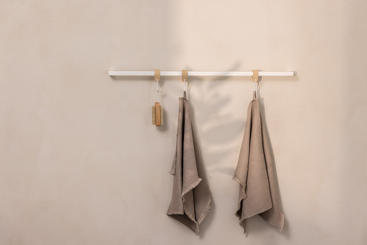 Towel holder Vana – minimalist, round or square, three widths