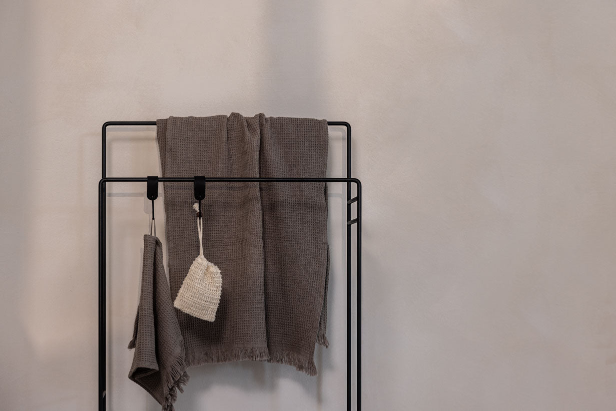 Wardrobe/Towel Holder Delaya – Minimalistic Design Made of Metal
