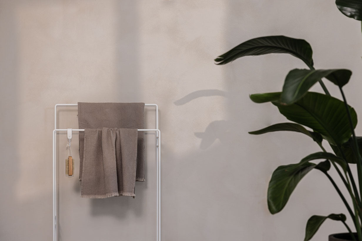 Wardrobe/Towel Holder Delaya – Minimalistic Design Made of Metal