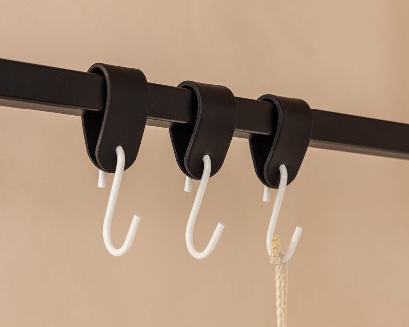 Leather Coat Hook Arcoro made of Steel & Genuine Leather