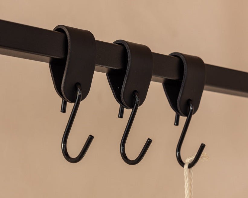 Leather Coat Hook Arcoro made of Steel & Genuine Leather