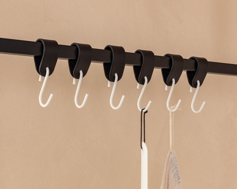 Leather Coat Hook Arcoro made of Steel & Genuine Leather