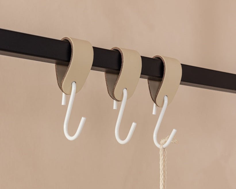 Leather Coat Hook Arcoro made of Steel & Genuine Leather