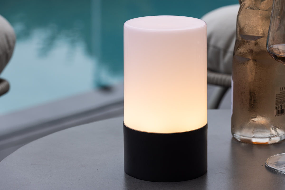 Outdoor-Tischlampe „Arilo“ – wetterfest aus Kunststoff & Stahl für Outdoor