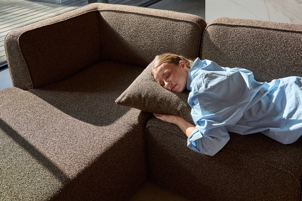 Modular Sofa Hugg for self-configuration