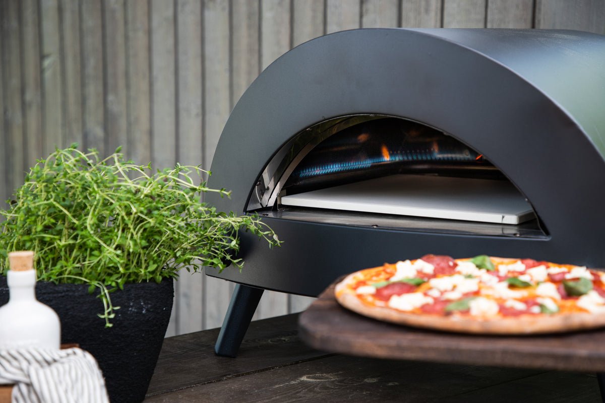 Pizza oven Livorno - made of steel, stainless steel and ceramic in Black
