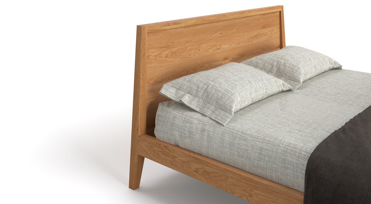 Designer Holzbett Kaja aus massiver Eiche