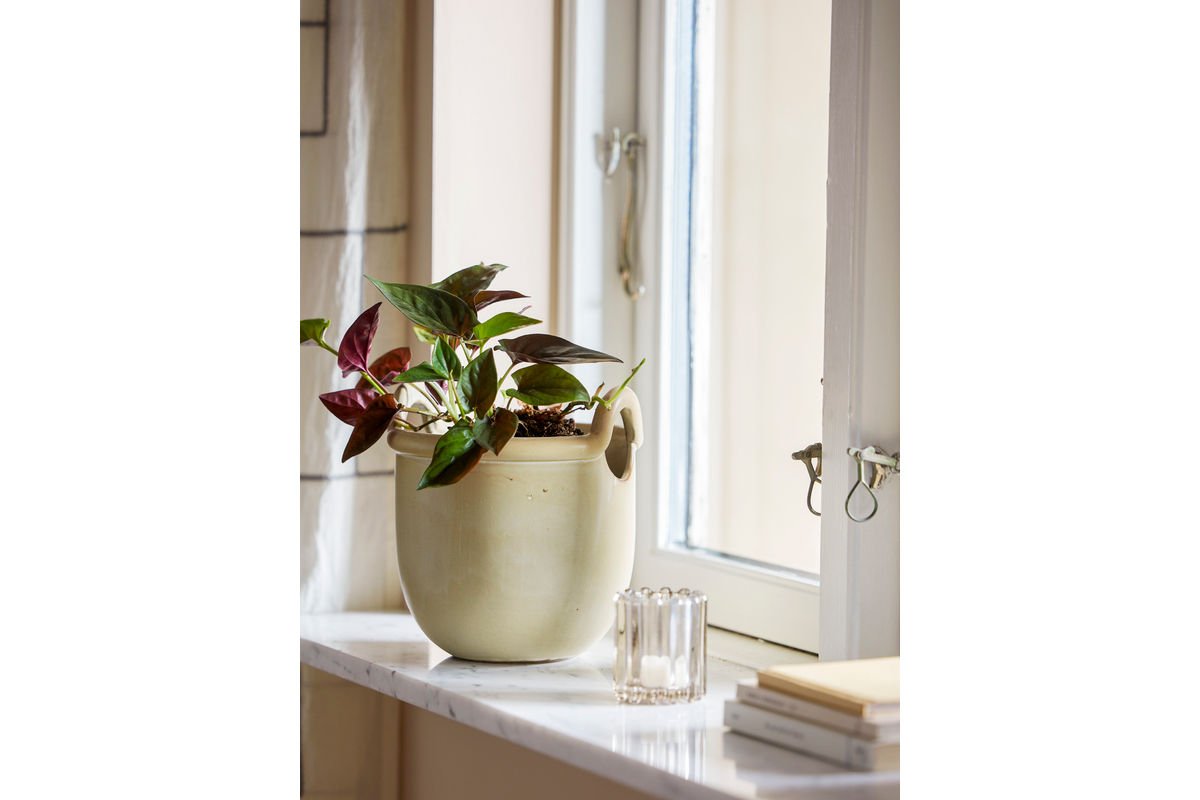 Flower Pot Fjell – Nordic Stoneware Design in Natural Gray