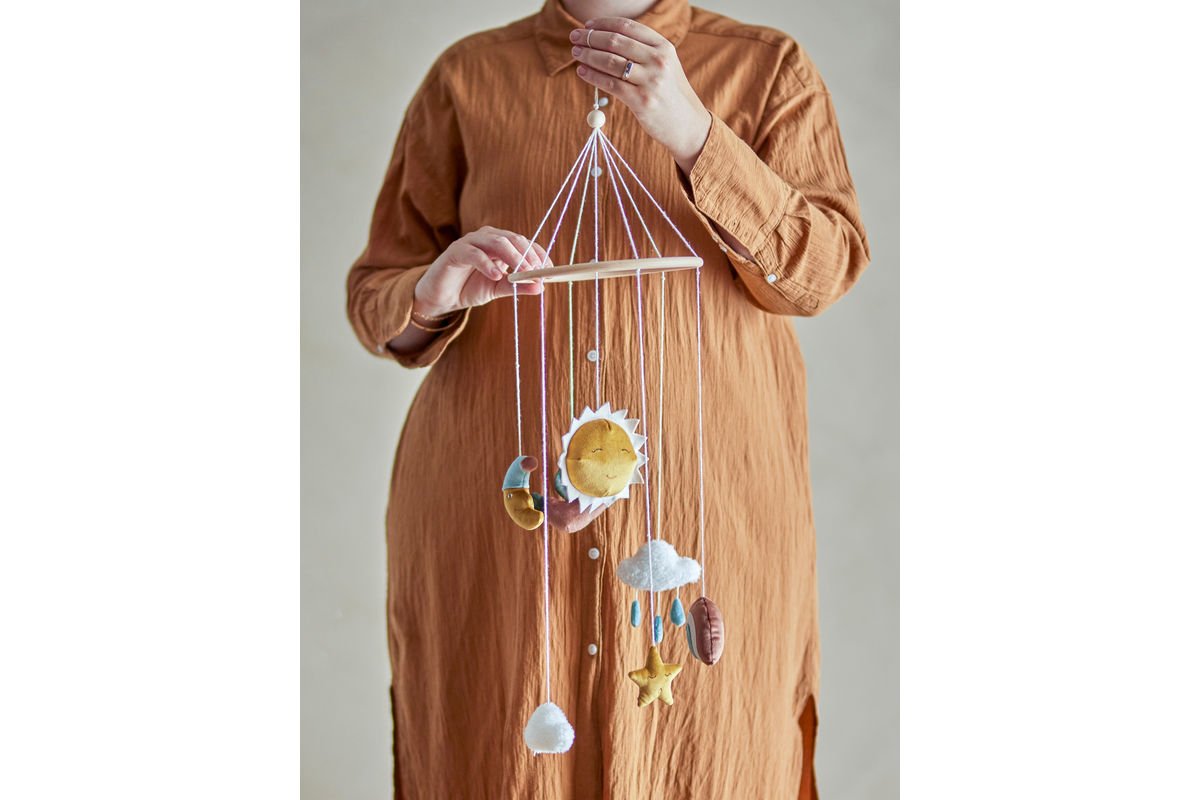 Mobile Luma – gentle baby mobile with sun, moon & clouds