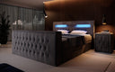 Boxspringbett Menzogna mit TV Lift, USB und Stauraum (2 Schubladen) - Luxusbetten24