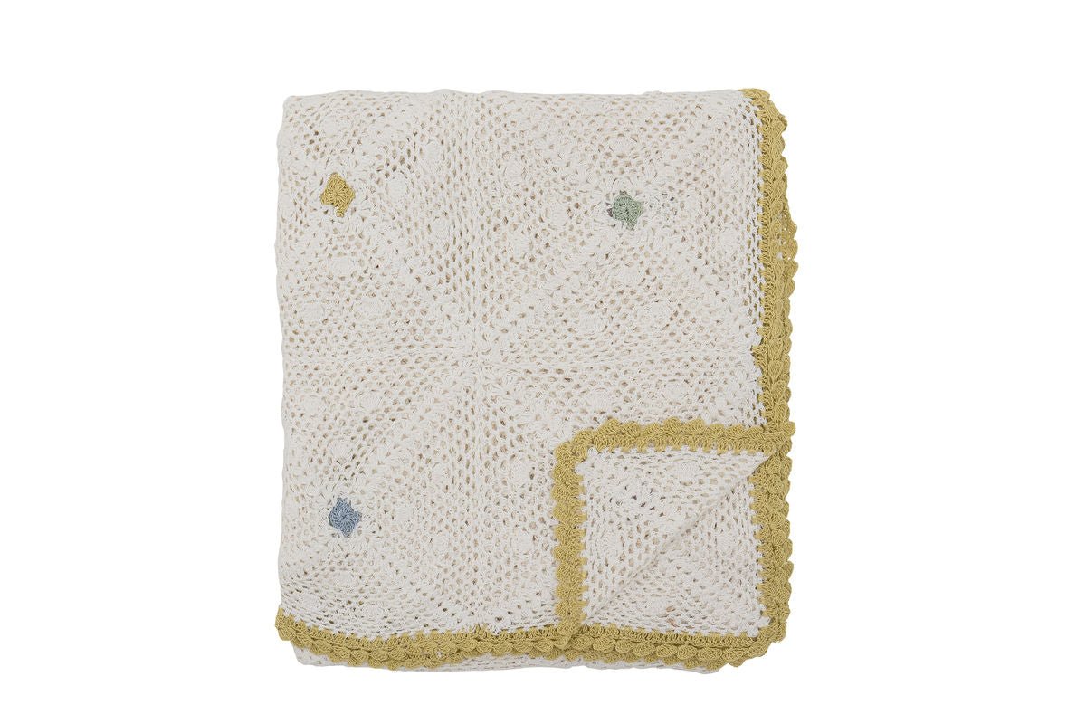 Bedspread Ara – Hand-crocheted design in natural tone