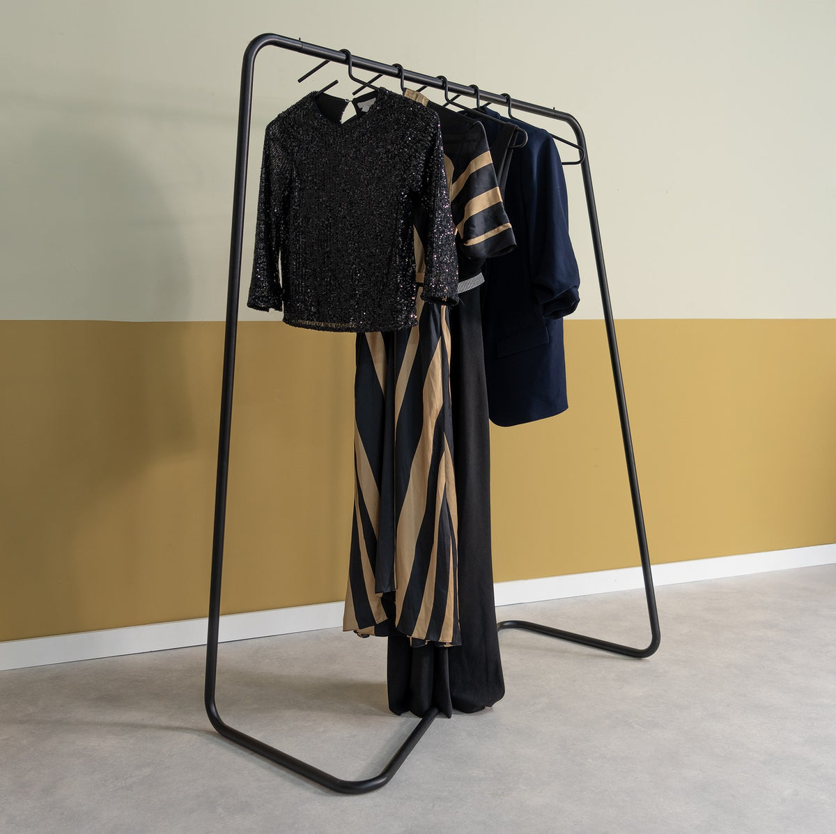 Designer Kleiderständer Levaro