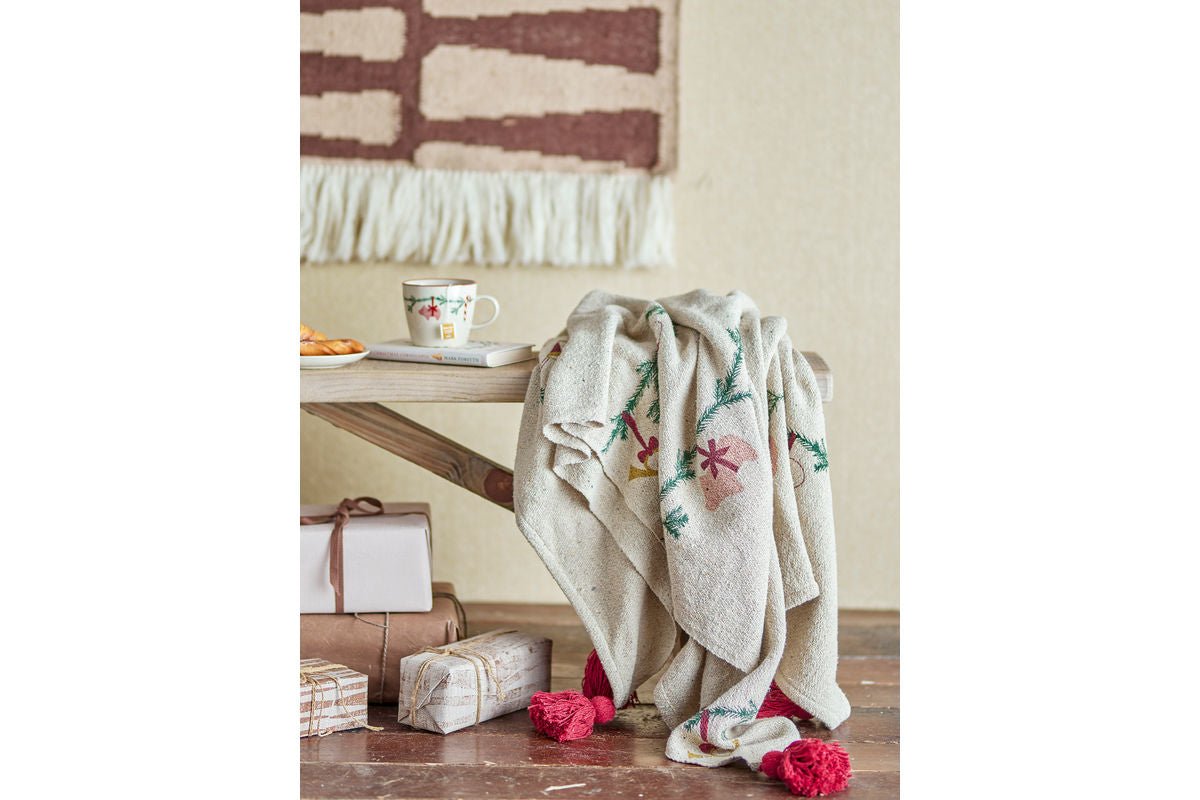 Aila Throw Blanket - Natural/Red, made from recycled cotton, with Christmas motifs
