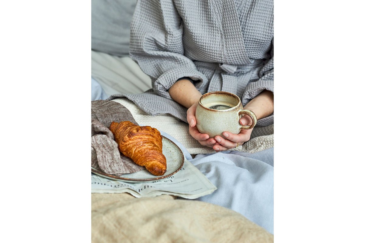 Tokio Dinnerware Set – Speckled Glaze with Dark Rim (12-piece)