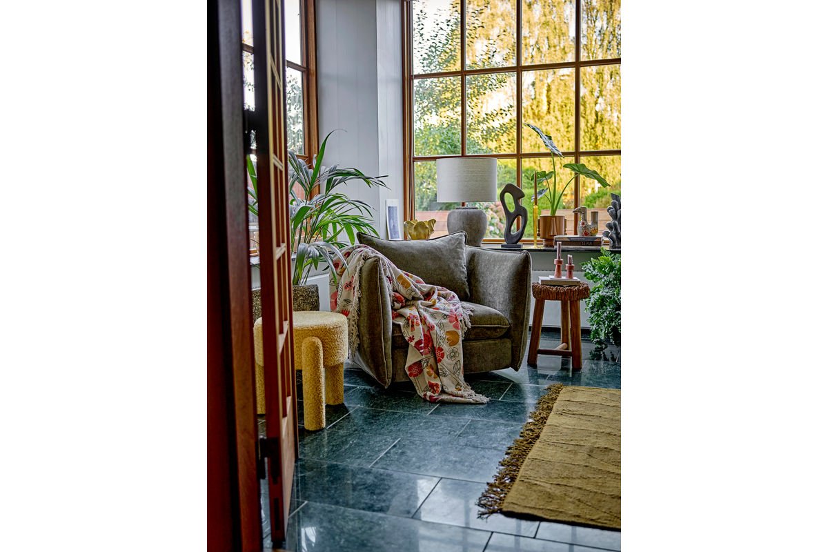 Side Stool Bini – Decorative Stool in Yellow